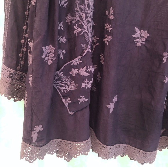 JOHNNY WAS * NWOT Eggplant Purple/Lilac Embroidered Top with Pockets - Picture 5 of 5